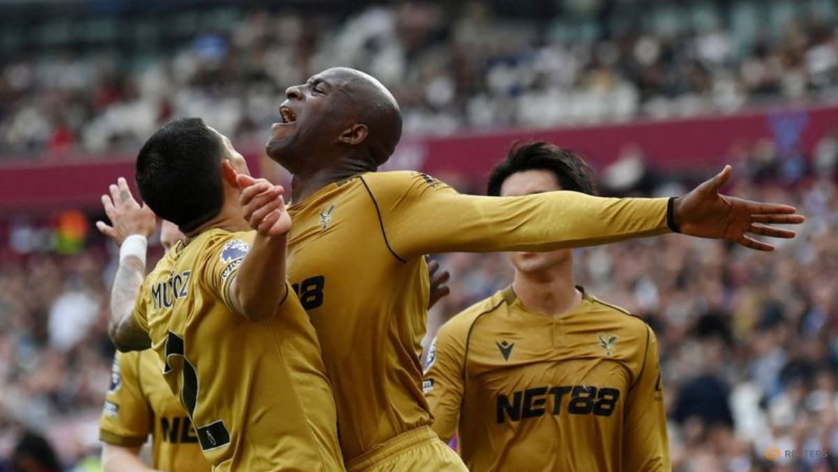 Gloom deepens at West Ham as loss to Crystal Palace follows protests